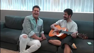 Carlos Vives y Camilo Baloncito viejo acoustic