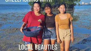 A Day In The Life Of...Clamming With Locals in Lapu-Lapu City Philippines