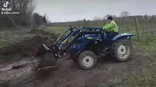 Фронтальний погрущик на китайський трактор.