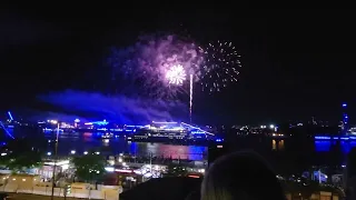 Auslaufparade und Feuerwerk Hamburg Cruise Days 2023