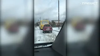На ул. Довгалевской столкнулись ВАЗ 2111 и маршрутный автобус