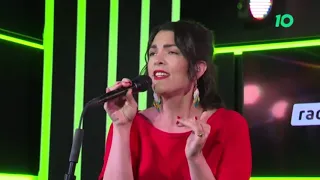 Caro Emerald - Wake Up Romeo live (sync fixed)