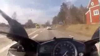 Mercedes SL 63 AMG vs Yamaha R1 300 km/h race