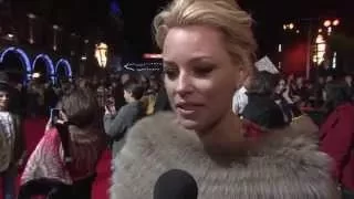 "THG: Mockingjay - Part 1" World Premiere interview with Elizabeth Banks