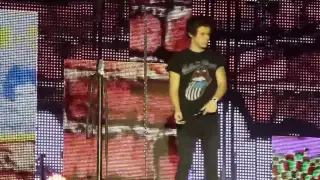 One Direction - Heart Attack (with Louis' sexy moves and Larry moment)