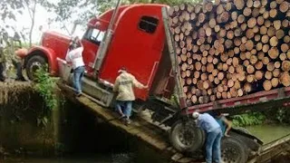 Extremely Dangerous Idiots Heavy Logging Truck Fails Working and Fast Truck Climbing Operator Skill