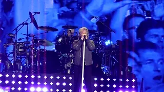 Bon Jovi - 'Livin' On A Prayer' clip (Dublin, June 2019)