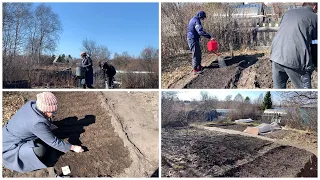 ДАЧНЫЙ ВЛОГ С ПАПОЙ/УБОРКА/САЖАЕМ РЕДИС ЛУК/Почему я так одеваюсь на дачу?!