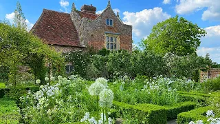 Spatial Psychology of the White Garden at Sissinghurst Castle