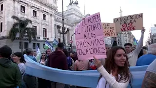 Protesters march against Argentina's education cuts | REUTERS