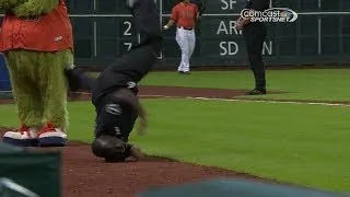 DET@HOU: Orbit dances with security guard