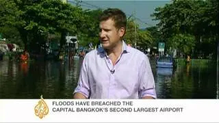 Thousands evacuate flood-hit areas in Bangkok