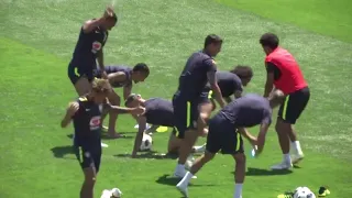 Neymar and Brazil Team Celebrate Coutinho Birthday On Training