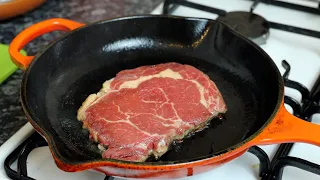 Cast Iron Le Creuset Frying Pan - Cooking Steak