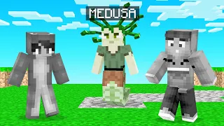 SPEEDRUNNER Vs HUNTERS As MEDUSA! (Minecraft)