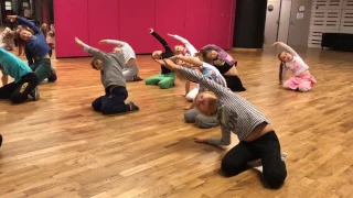 Rozgrzewka taneczna z grupa dzieci 5-7 lat :)