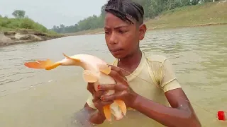 Plastic Bottles Fish Trap | Traditional Boy Catch Fish With Hook & Plastic Bottle Fish Trap