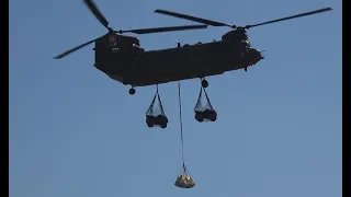 4K | Boeing CH - 47 Chinook in Heavy Lift Action at ILA Berlin Air Show 2018