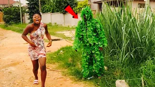 BUSHMAN PRANK: SHE NEARLY FAINTED FROM THE FRIGHTS!!! THOUGHT THAT WAS A FLOWER