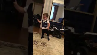 Маленький джигит танцует лезгинку