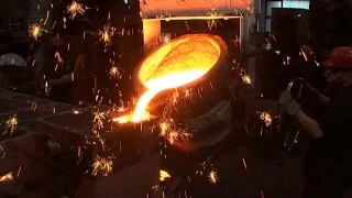 Casting an iron wheel