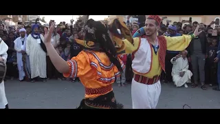 Danse Kabyle avec Ballet Thiwizi a Tindouf 🇩🇿 بالي تيويزي في تندوف في مهرجان الدولي جاكن الأبر