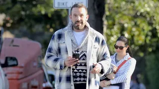 Ben Affleck Flashes A Cheeky Grin While Glued To His Phone In Santa Monica