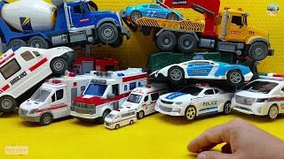 Assembling transformable ambulances, with lights and sirens, with music, can open the trunk door