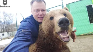 Let's take a selfie? 😃🐻