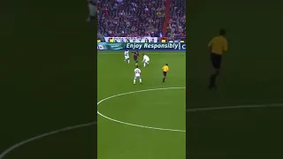 Ramos is the best defender... Ronaldinho disagrees 🤣😈