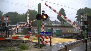 Spoorwegovergang Bilthoven // Dutch railroad crossing