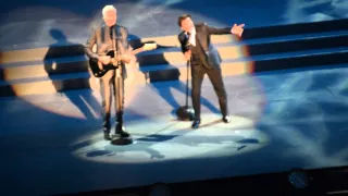 Gianni Morandi e Claudio Baglioni Scende la pioggia - Capitani Coraggiosi 2015