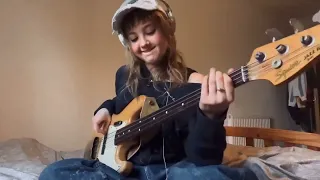 Back in the day - Erykah Badu (Eliana @femalien Beabadoobee Bassist Cover)