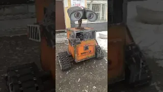 Робот ВАЛЛ-И на улицах Екатеринбурга