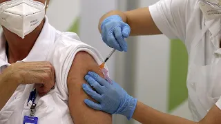 Début de la campagne de vaccination en Italie et en Tchéquie