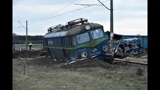Tragiczny wypadek na przejeździe w Gołuchowie. Nie żyje kierowca samochodu ciężarowego.