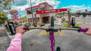 ENTREI NO DRIVE THRU NO GRAU DE BIKE (BIKE VLOG)