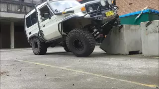 Toyota Landcruiser fj73 flex test with Maxxis crawlers