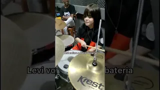 DAVI IMITANDO O LEVI NA BATERIA !!! - #levidavi #tiarute #levi #davi #levidotiktok #davidotiktok