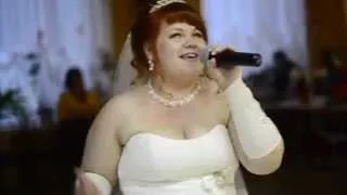 Невеста читает рэп