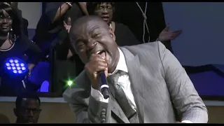 🔥 NOW THIS IS HOW YOU CLOSE INTO A PRAISE BREAK!!!!! - Pastor Clinton McFarland