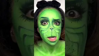 THE GRINCH MAKEUP TRANSFORMATION 💚🎄 #shorts