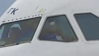 PILOTS THUMBS UP CLOSEUP Wet Runway at Madeira 12.10.2019