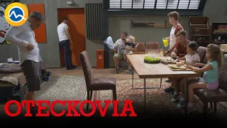 OTECKOVIA - Chlapi okupujú Alexov byt