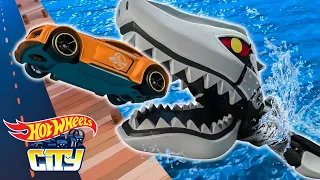 Η Πόλη των Hot Wheels δέχεται επίθεση! Οι Πιο Επικές Περιπέτειες Hot Wheels Shark! 🦈