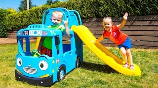 Wheels on The Bus Go Round and Round - Nursery Rhymes & Kids Songs with Gaby and Alex