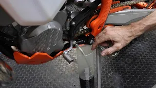 2021 KTM 300 TPI- 1st Oil Change and Oil Capacity Measurement