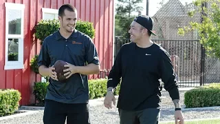 Lending a Helping Hand | NFL's Derek Carr | Hello humankindness