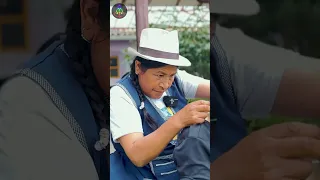 Masaje relajante ASMR y limpia energética de Mamá Leonor con sonidos suaves para hormigueo #shorts