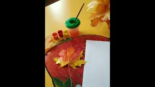 Малюємо листочок ,відбитком)))
